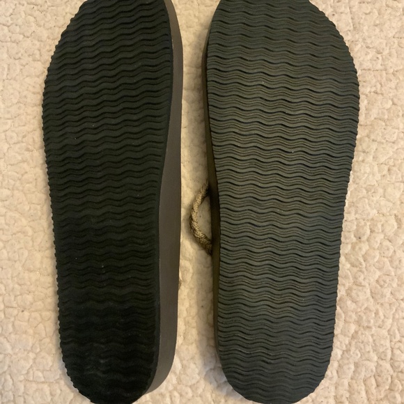 Plaka Relief Brazilian Sand Size 8  Sandals - Picture 2 of 4